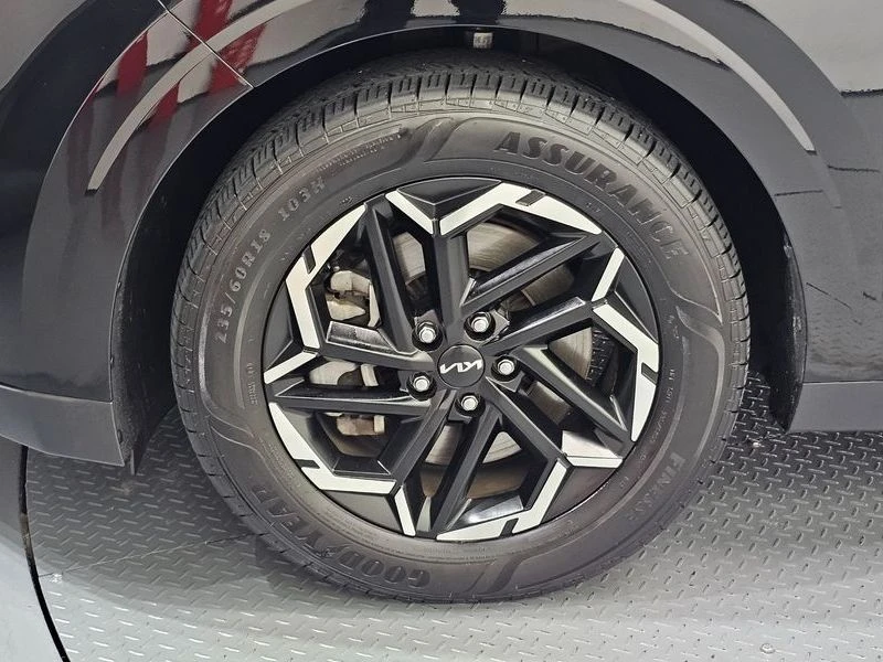 Kia Carnival 2.2 202 hp Automatic, снимка 5 - Автомобили и джипове - 55477183