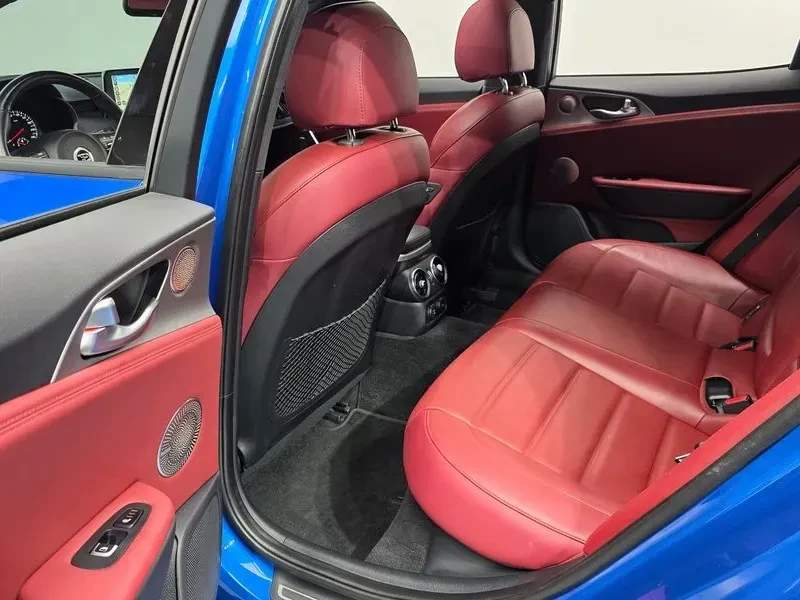 Kia Stinger, снимка 8 - Автомобили и джипове - 56498457