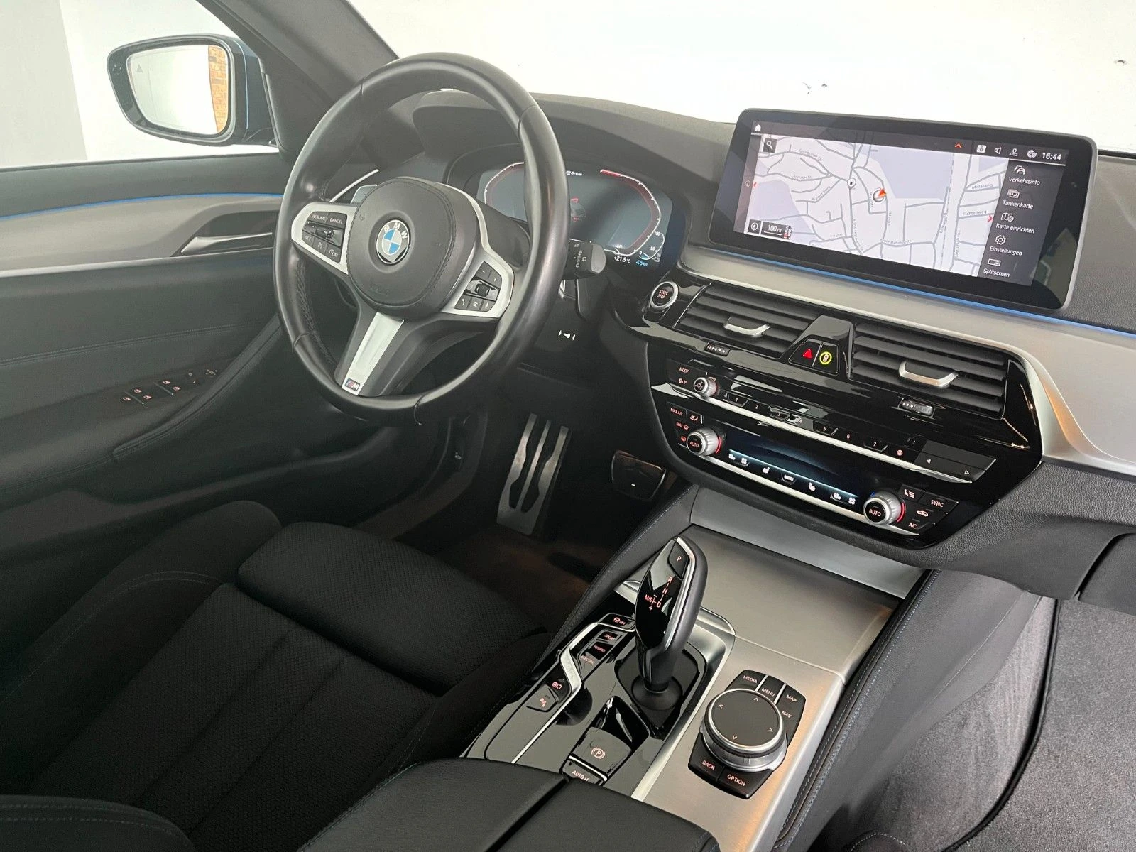 BMW 530E TOURING/292HP/xDRIVE/M-SPORT/PANO/AMBI/LED/225f | Mobile.bg   11