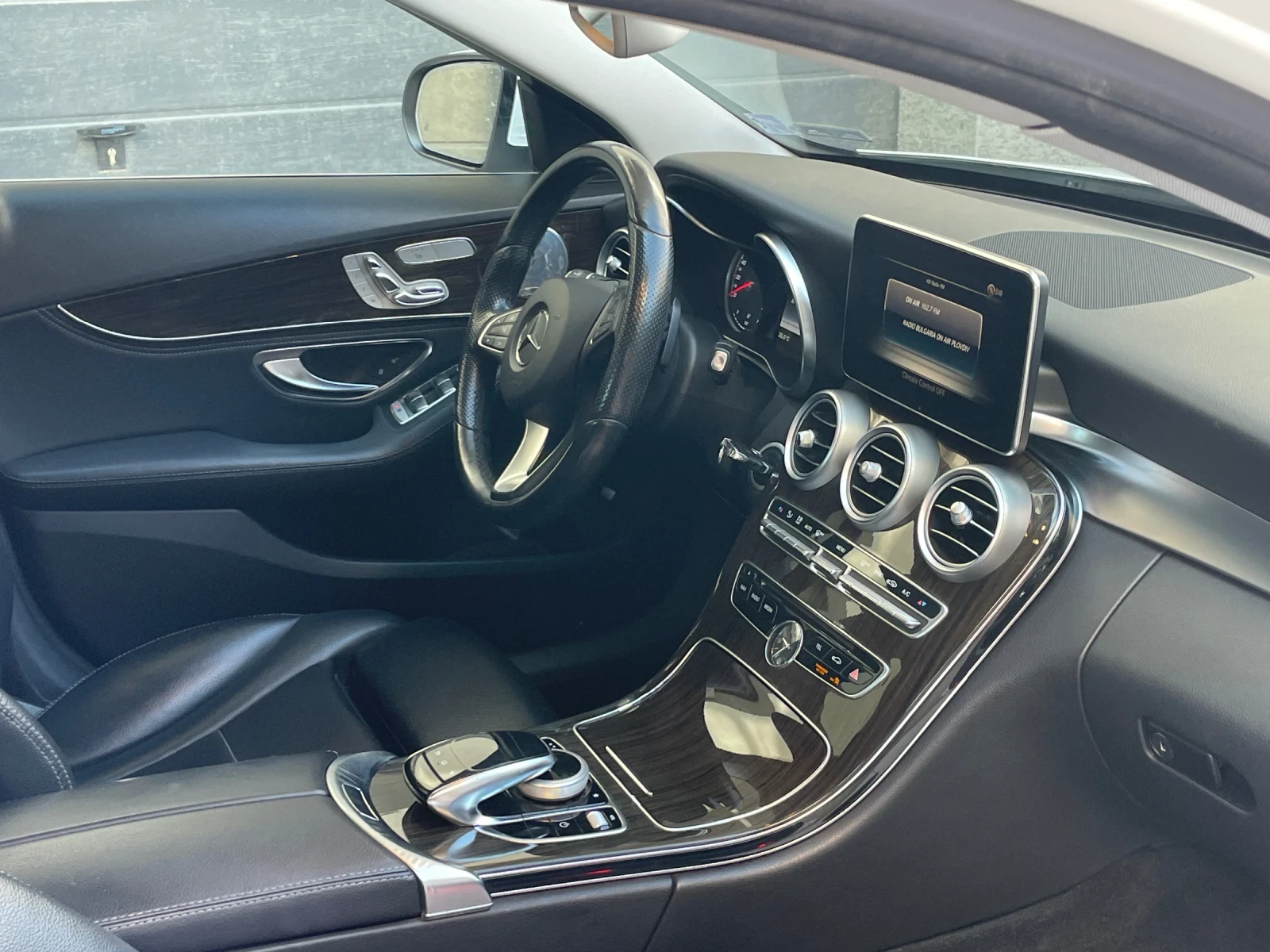 Mercedes-Benz C 300 2.0 - изображение 8