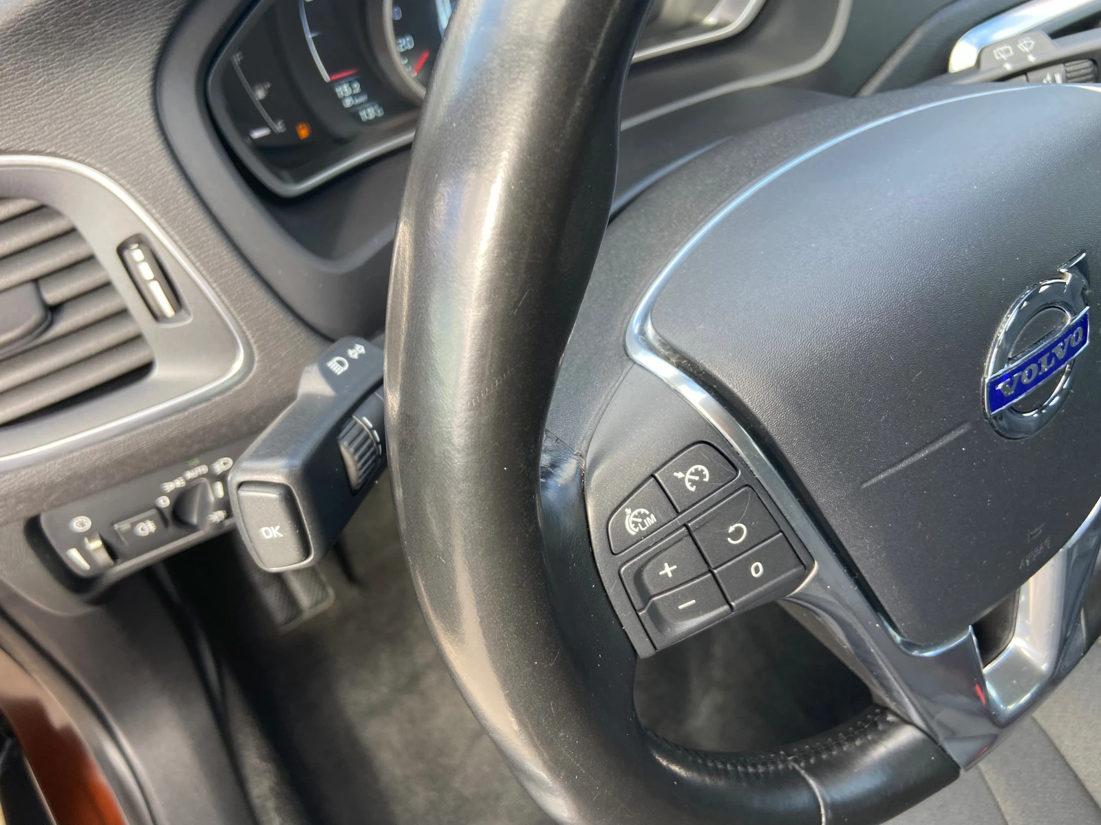 Volvo V40 Cross Country 2.0D-120кс - изображение 10