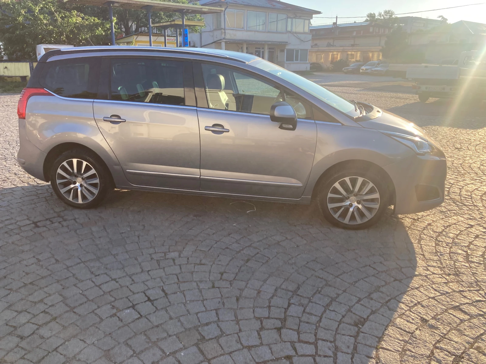 Peugeot 5008 2.0 HDI крайна цена!, снимка 10 - Автомобили и джипове - 54942355