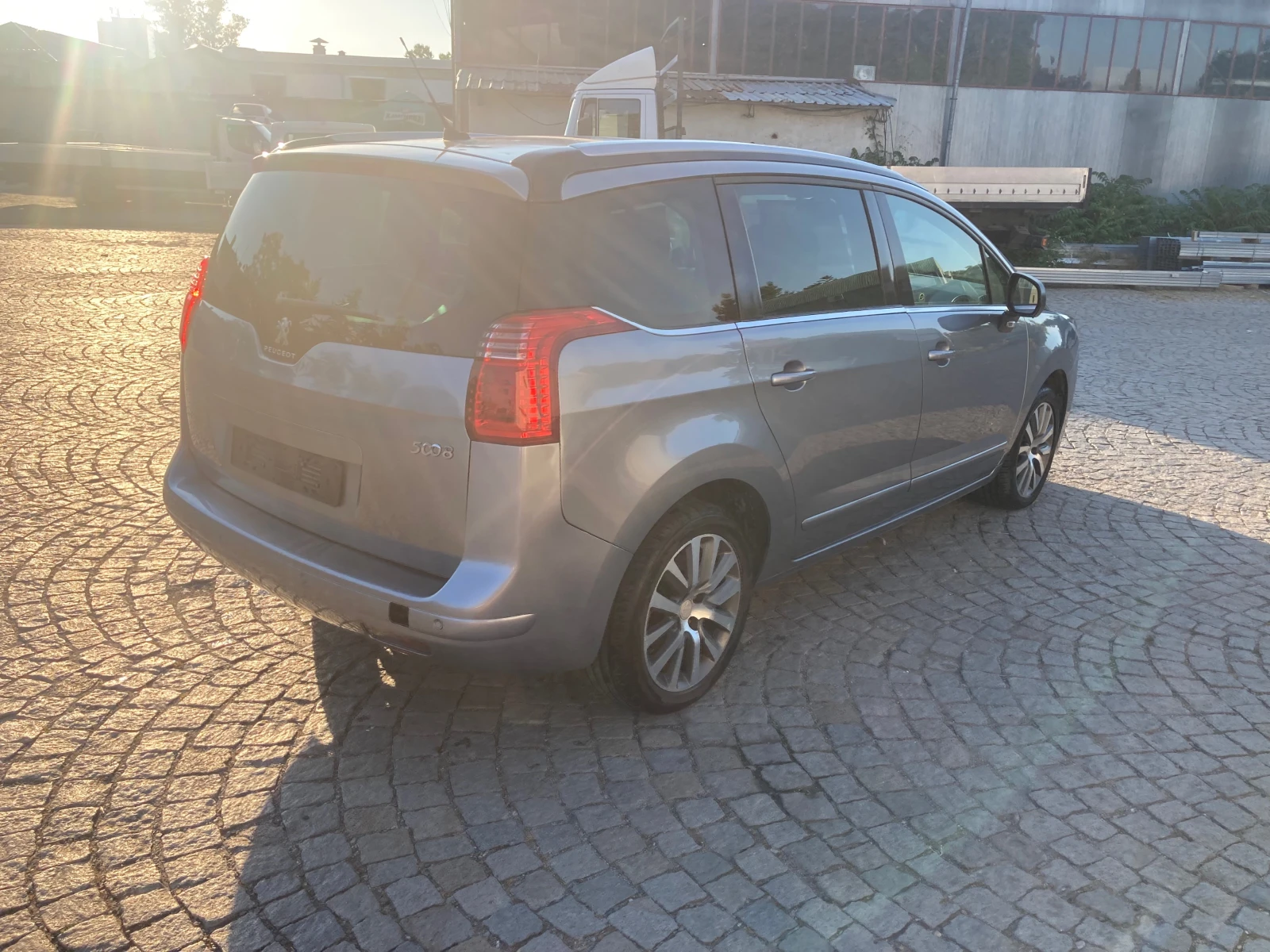 Peugeot 5008 2.0 HDI крайна цена!, снимка 12 - Автомобили и джипове - 54942355