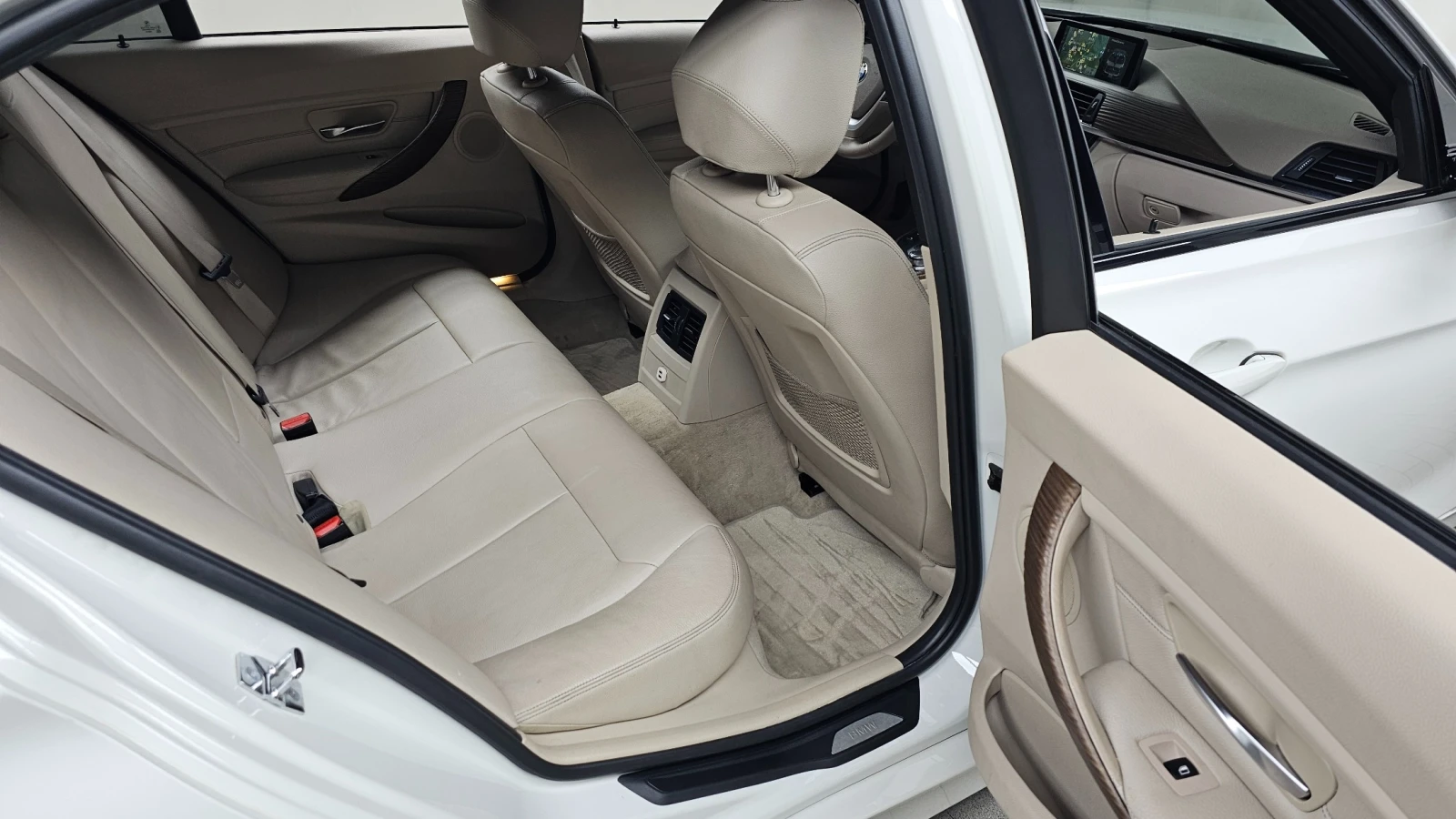 BMW 320 i Modern, снимка 12 - Автомобили и джипове - 55477124