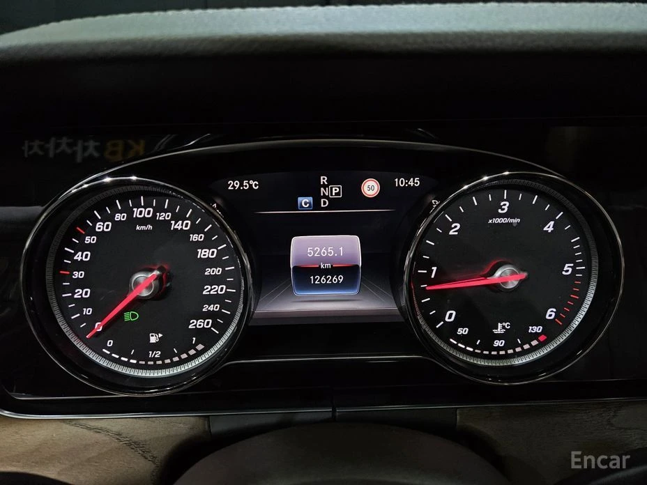Mercedes-Benz E 220, снимка 8 - Автомобили и джипове - 55510519