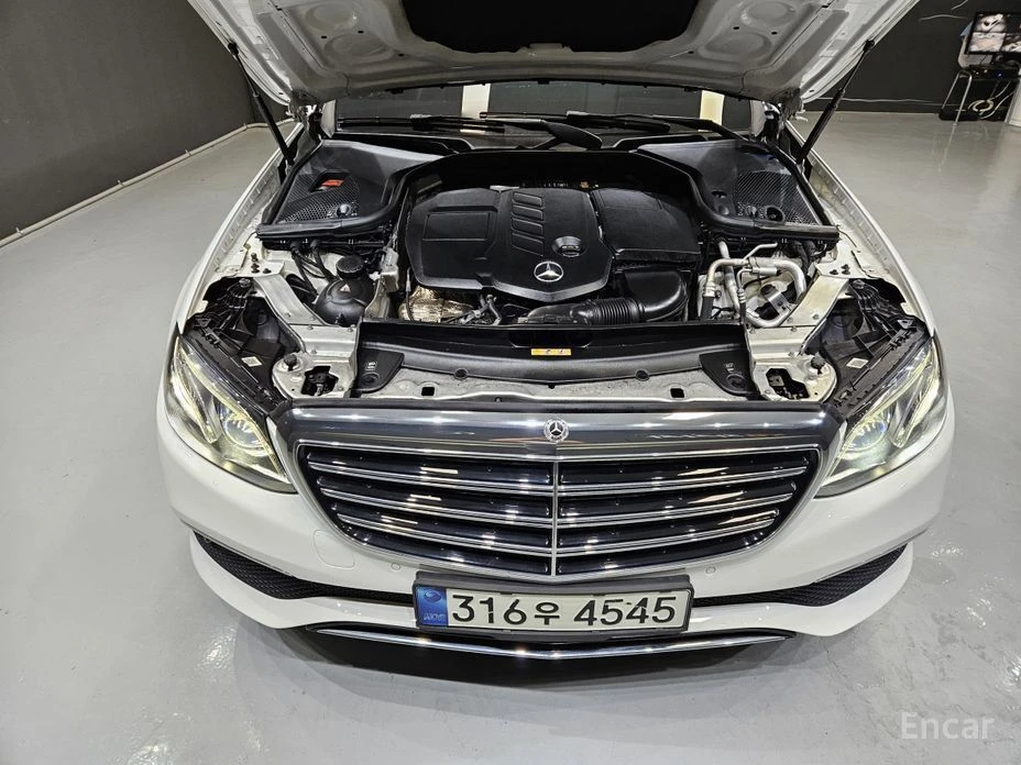 Mercedes-Benz E 220, снимка 6 - Автомобили и джипове - 55510519