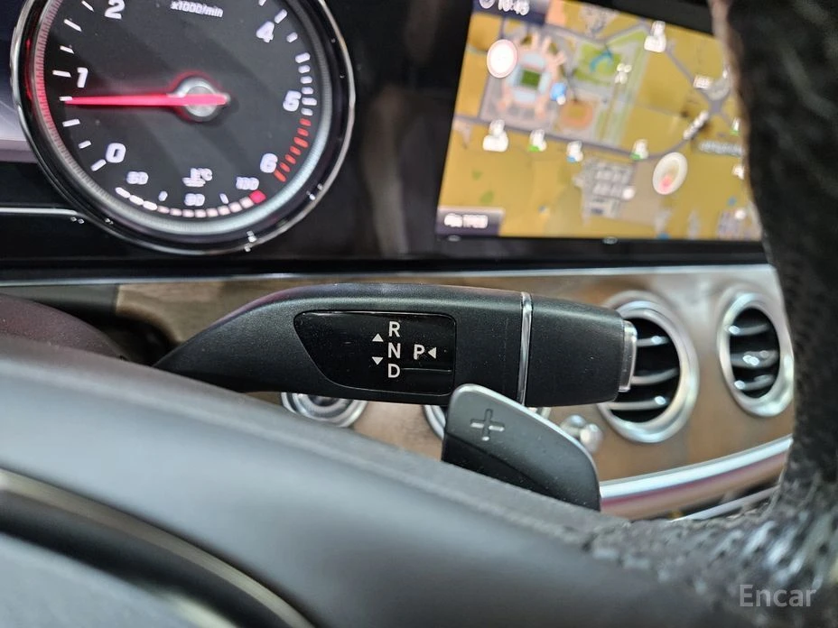 Mercedes-Benz E 220, снимка 9 - Автомобили и джипове - 55510519