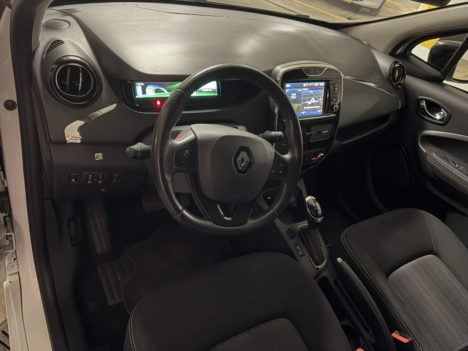 Renault Zoe, снимка 4 - Автомобили и джипове - 55738466