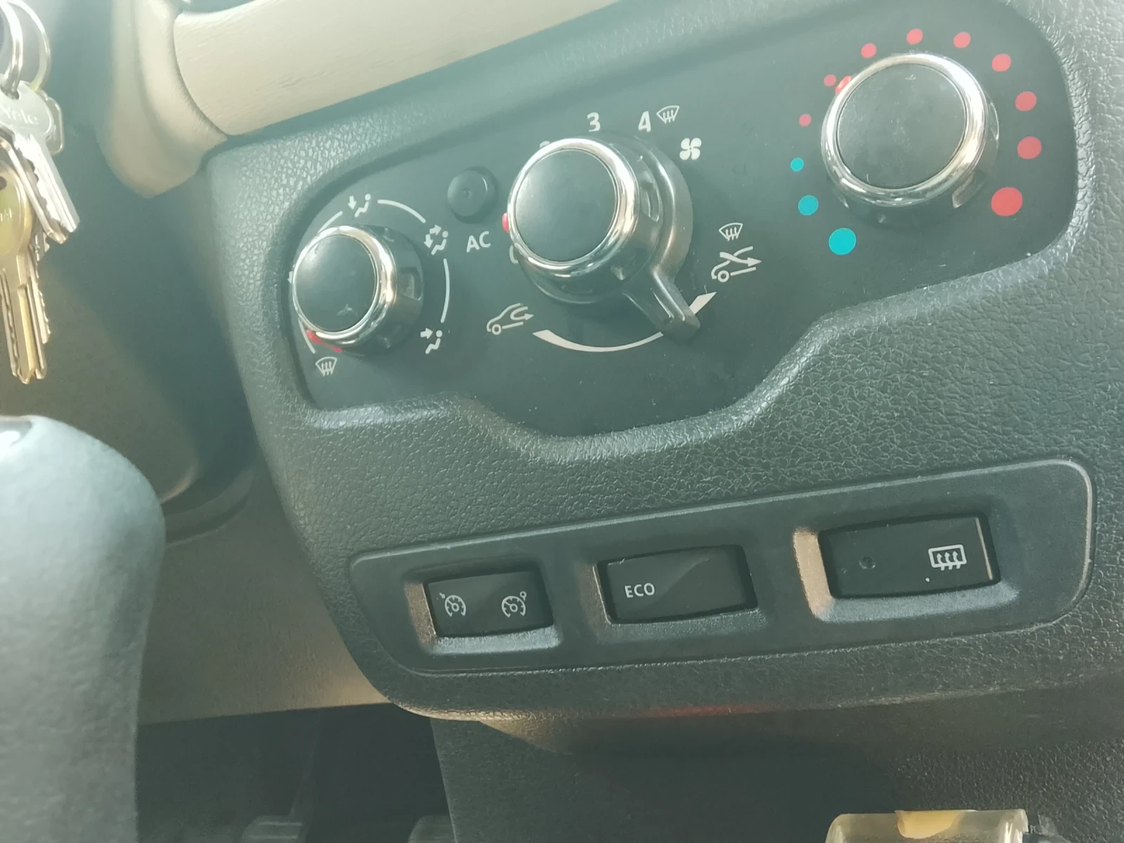 Dacia Lodgy 1.6, снимка 3 - Автомобили и джипове - 55776905