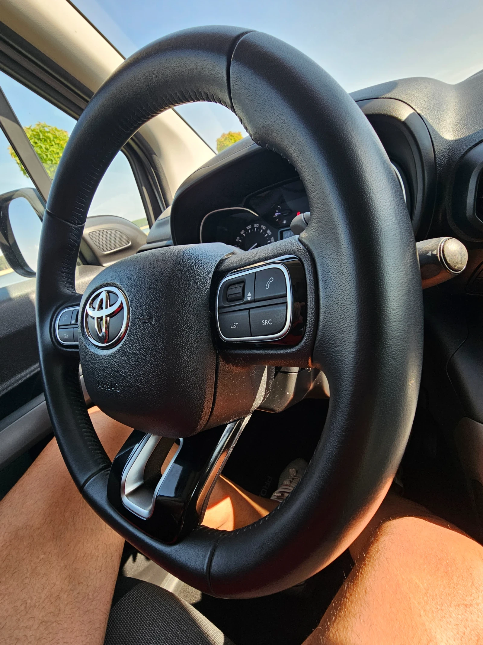 Toyota Proace City 1.2 turbo, снимка 9 - Автомобили и джипове - 55948383