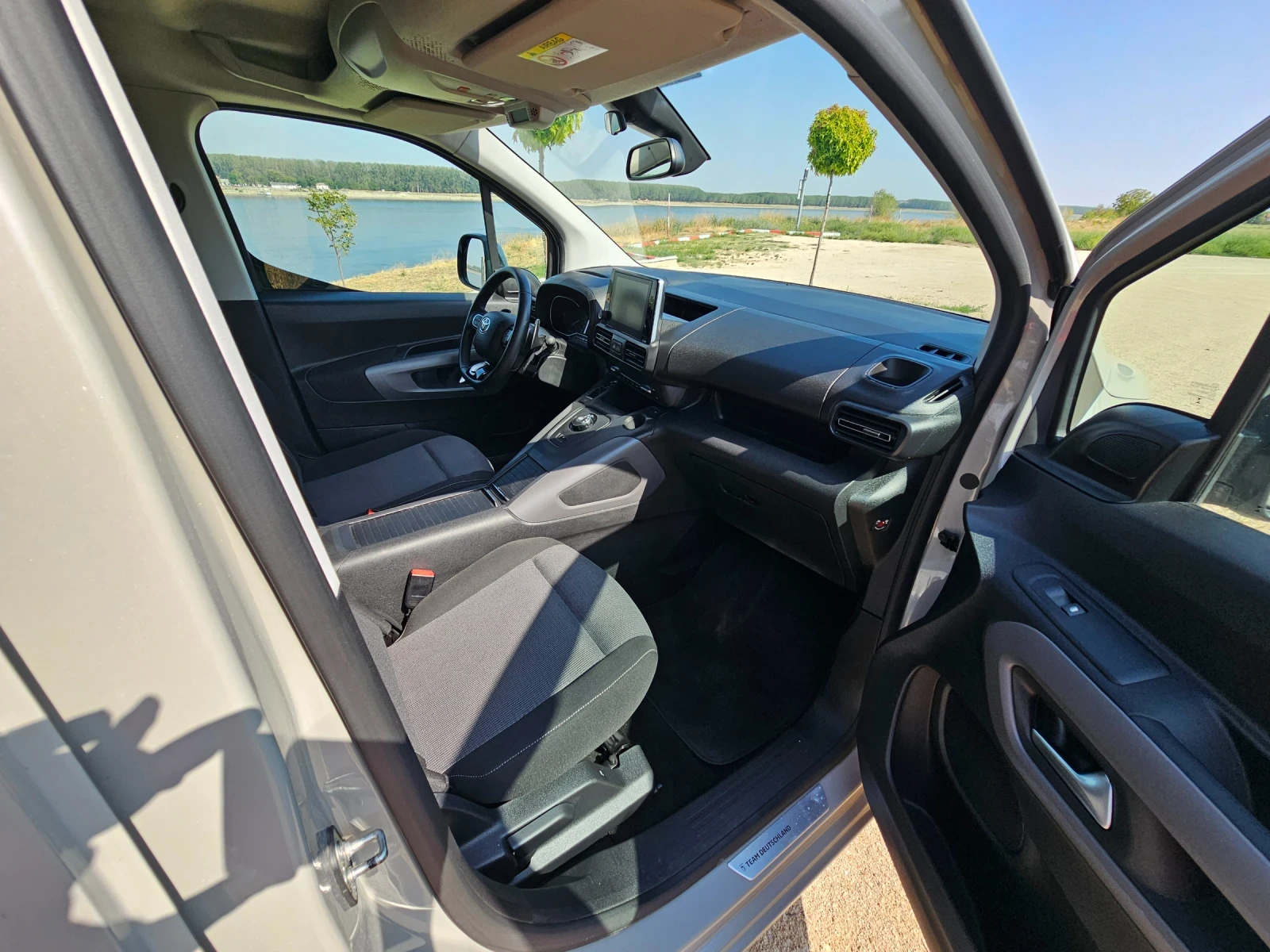 Toyota Proace City 1.2 turbo, снимка 7 - Автомобили и джипове - 55948383