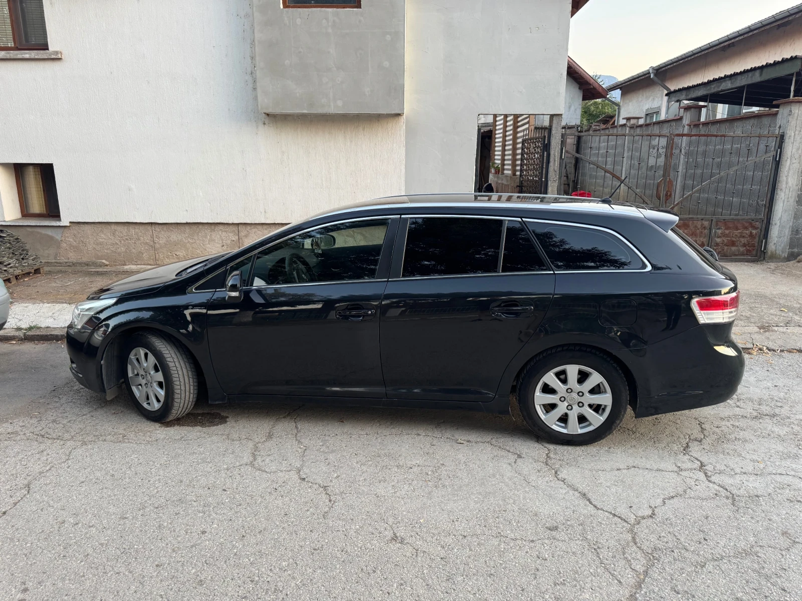 Toyota Avensis T27, снимка 4 - Автомобили и джипове - 56417008