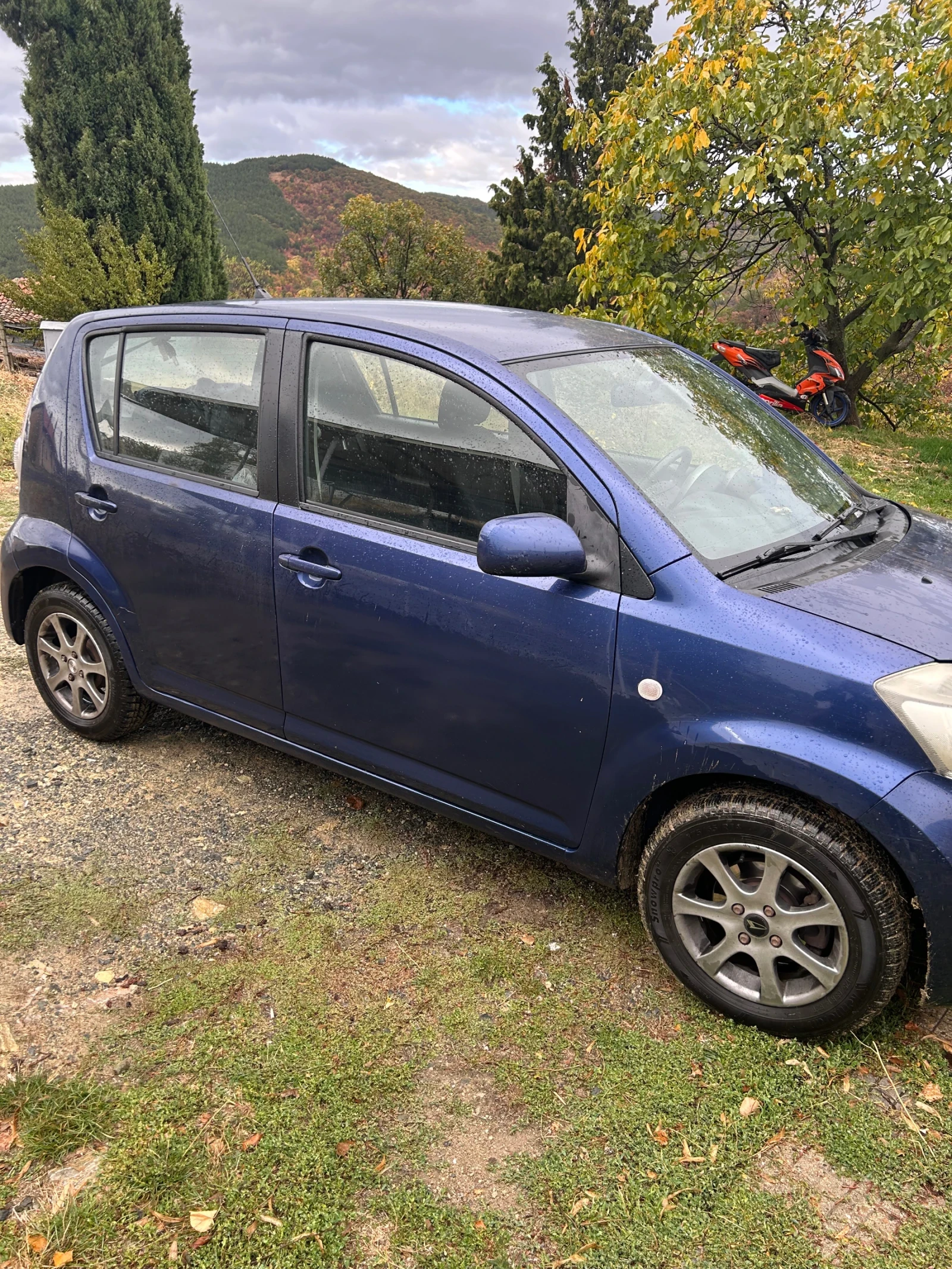 Daihatsu Sirion 1.3 4x4, снимка 2 - Автомобили и джипове - 56514121