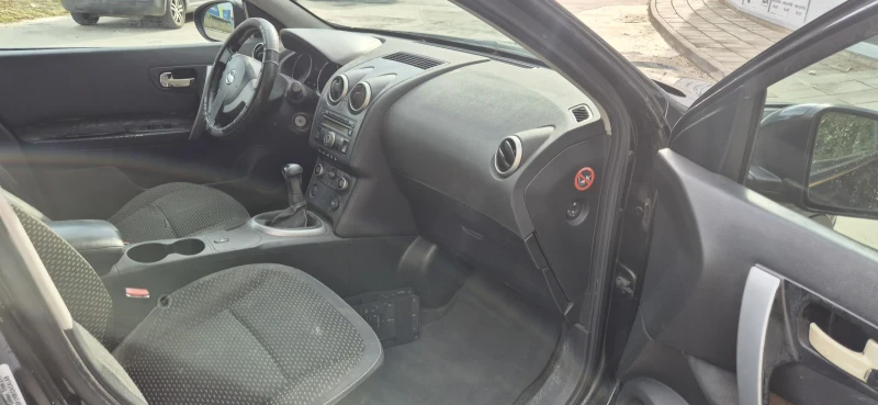 Nissan Qashqai 1.6i, снимка 8 - Автомобили и джипове - 47271883