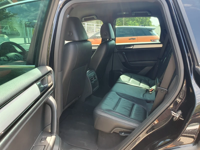 VW Touareg 3.0/239 kc, снимка 11 - Автомобили и джипове - 51271421