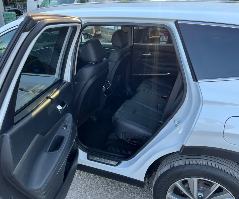 Hyundai Santa fe -360-Камери+ Панорама+ Обдухване+ ТУРБО+ FULL ! !, снимка 10 - Автомобили и джипове - 52264227