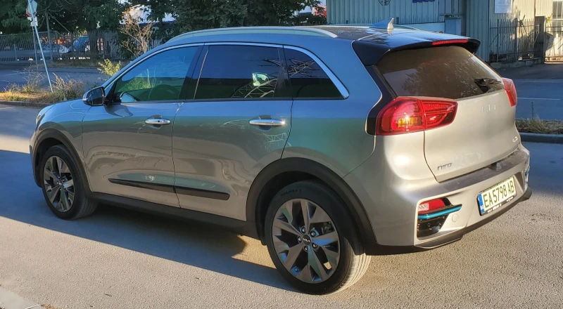 Kia Niro 204кс Всички екстри, снимка 5 - Автомобили и джипове - 52548809