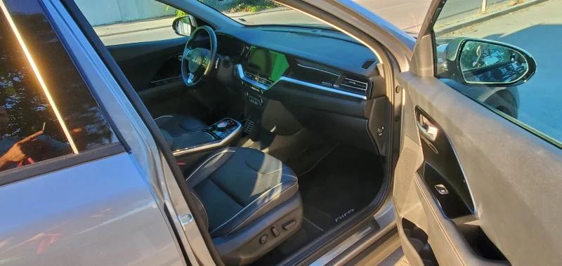 Kia Niro 204кс Всички екстри, снимка 10 - Автомобили и джипове - 52548809