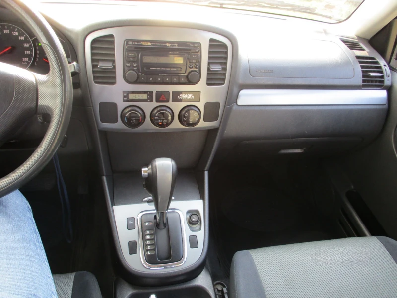 Suzuki Grand vitara 1.6 Фейслифт, снимка 11 - Автомобили и джипове - 52477405