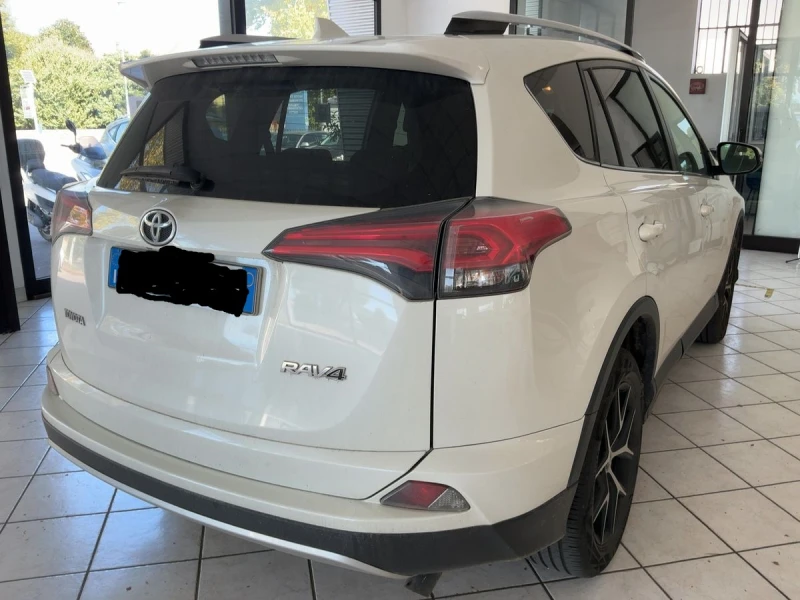 Toyota Rav4 2, 0 D4D facelift, снимка 5 - Автомобили и джипове - 52885491