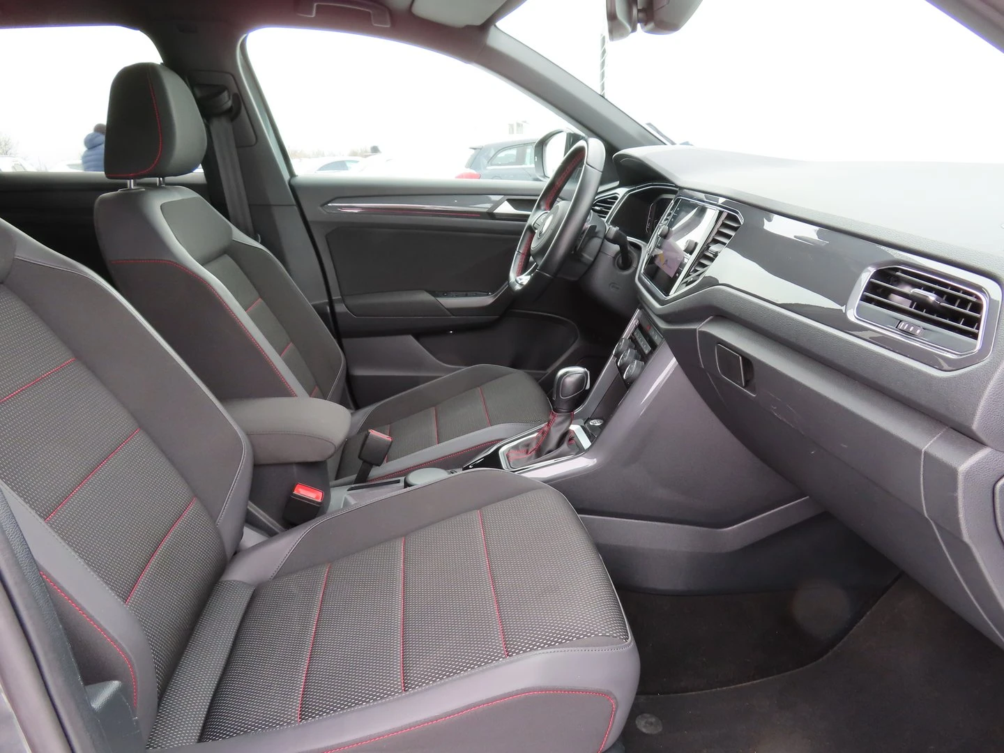 VW T-Roc VW T- Roc Sport 1.5 TSI OPF DSG - изображение 6