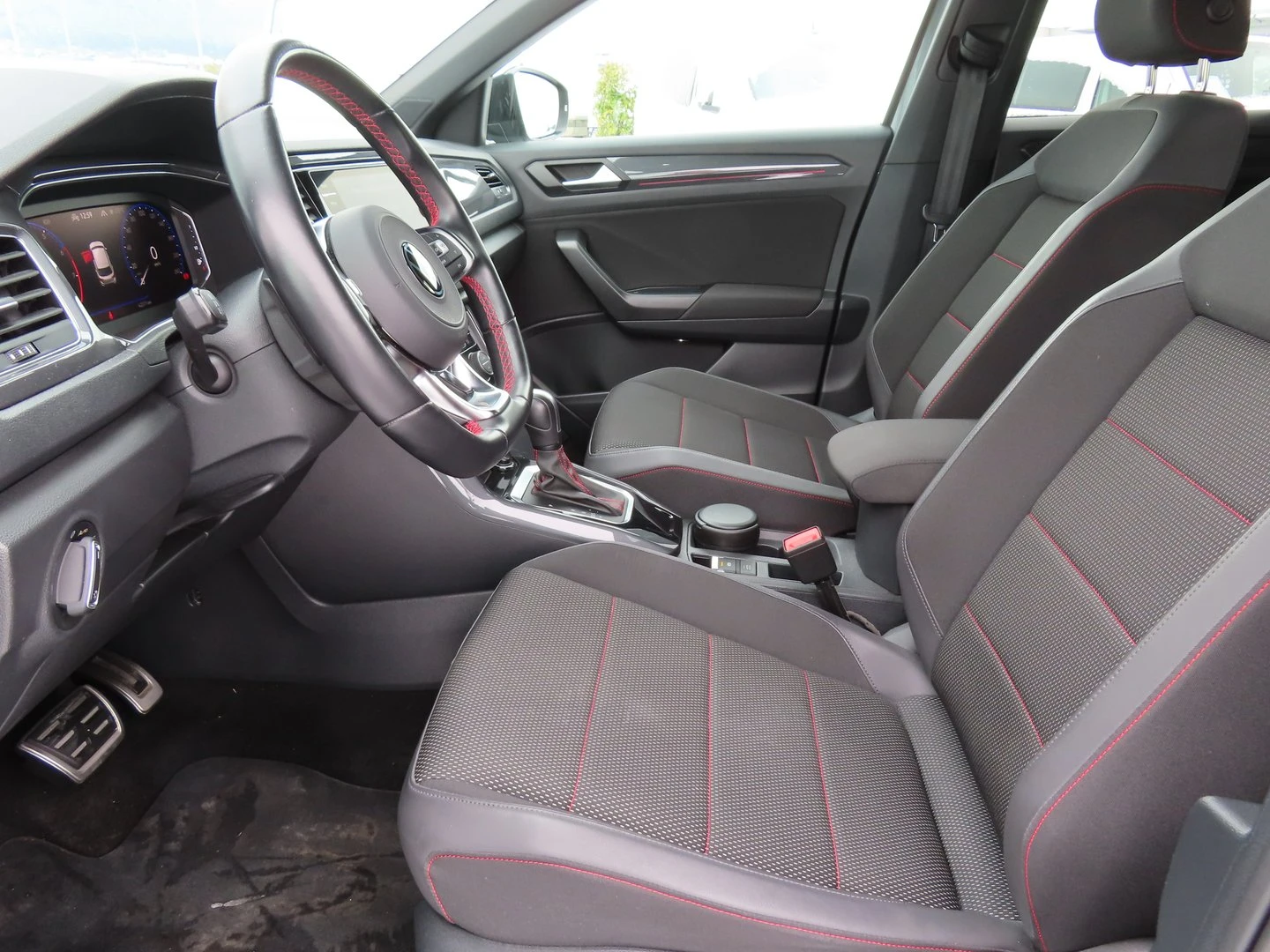 VW T-Roc VW T- Roc Sport 1.5 TSI OPF DSG - изображение 5