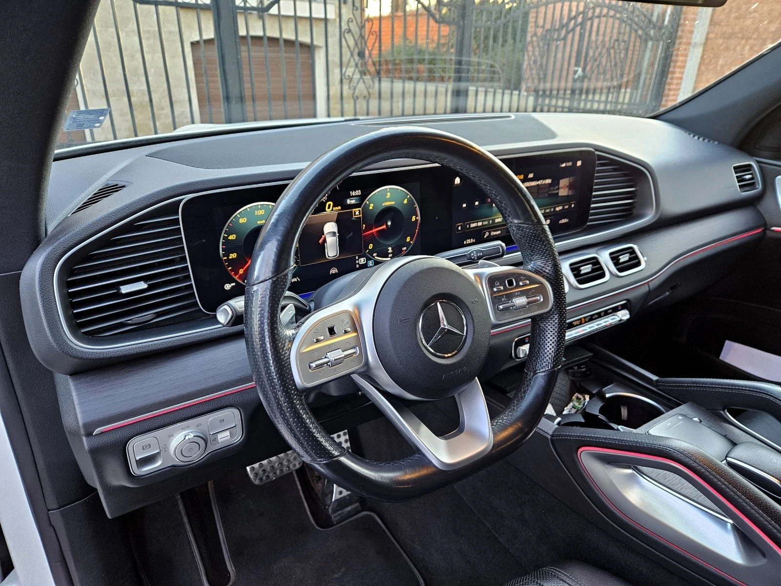 Mercedes-Benz GLE 400 AMG /4-MATIC/AIRMATIC/BI-TURBO/BURMESTER/9G/FULL, снимка 10 - Автомобили и джипове - 53960931