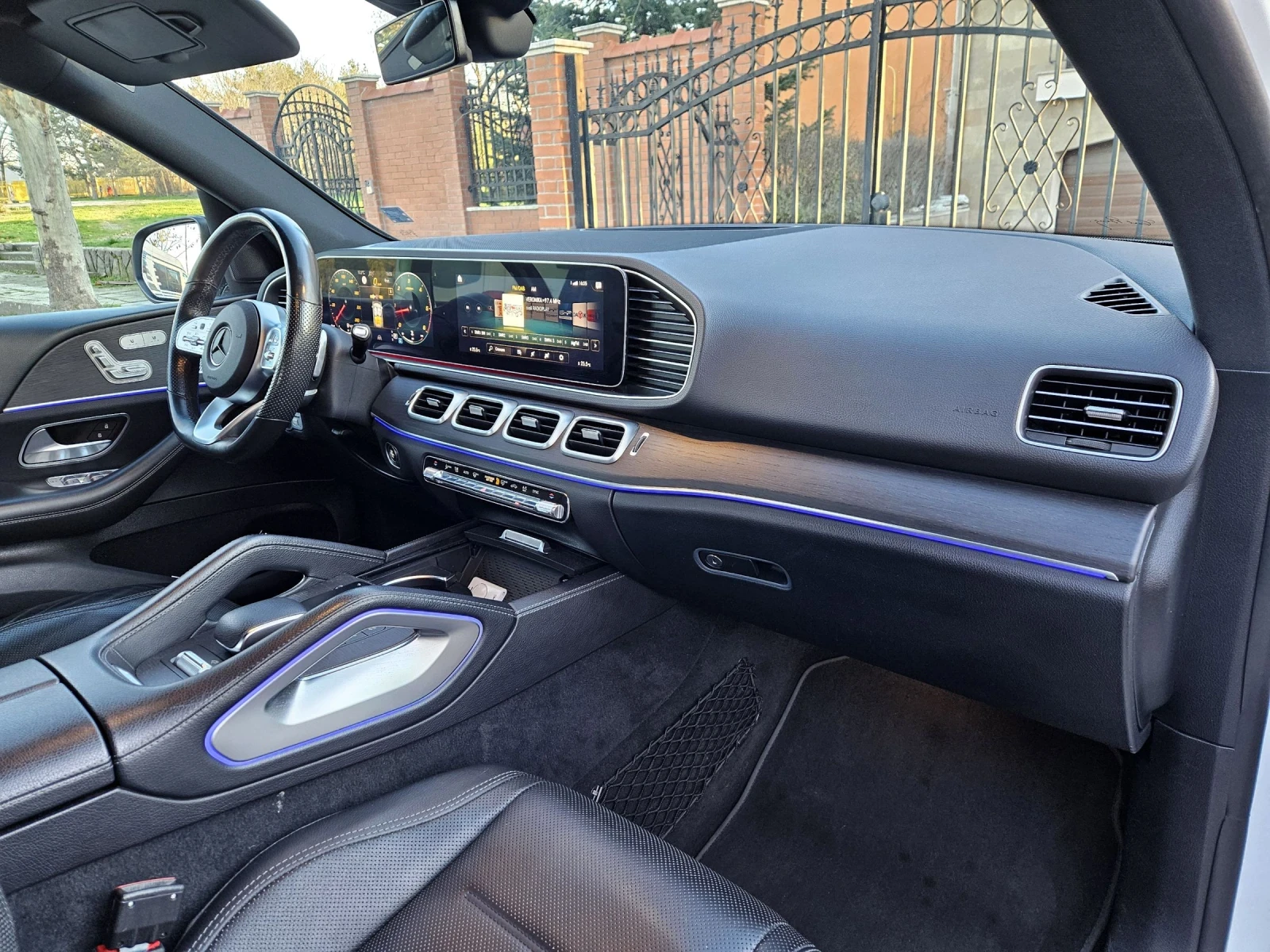 Mercedes-Benz GLE 400 AMG /4-MATIC/AIRMATIC/BI-TURBO/BURMESTER/9G/FULL, снимка 12 - Автомобили и джипове - 53960931