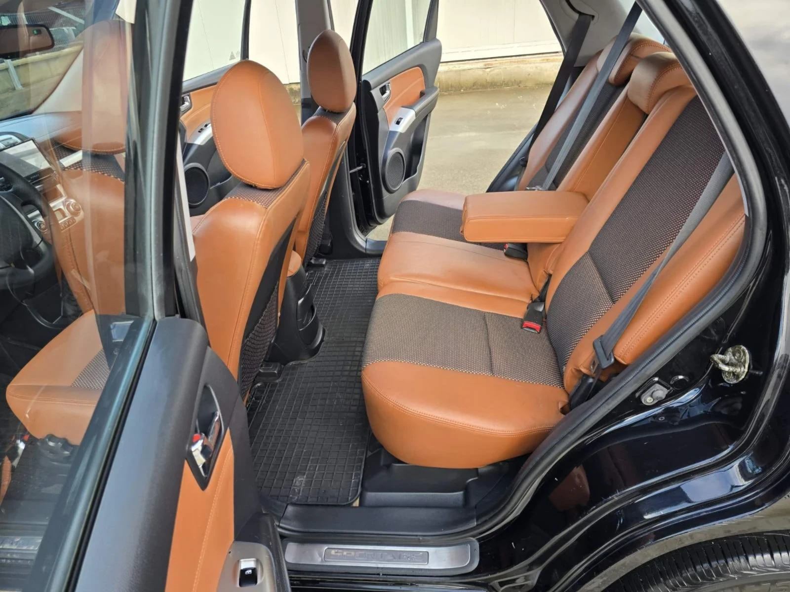 Kia Sportage 2.0CRDI КОЖА, снимка 8 - Автомобили и джипове - 54095175