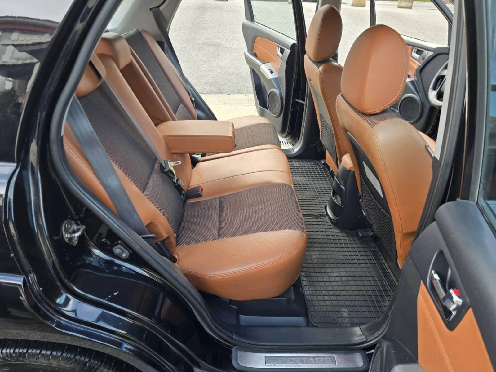 Kia Sportage 2.0CRDI КОЖА, снимка 13 - Автомобили и джипове - 54095175