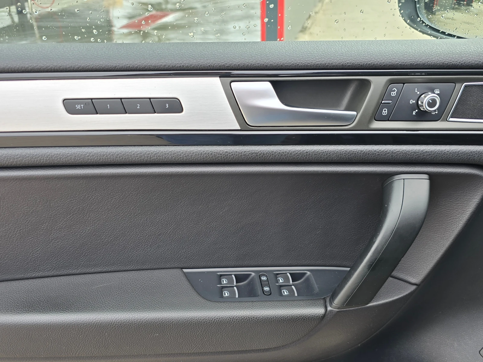 VW Touareg 3.0TDi-v6/4x-motion/Авт./Лизинг, снимка 8 - Автомобили и джипове - 54222974