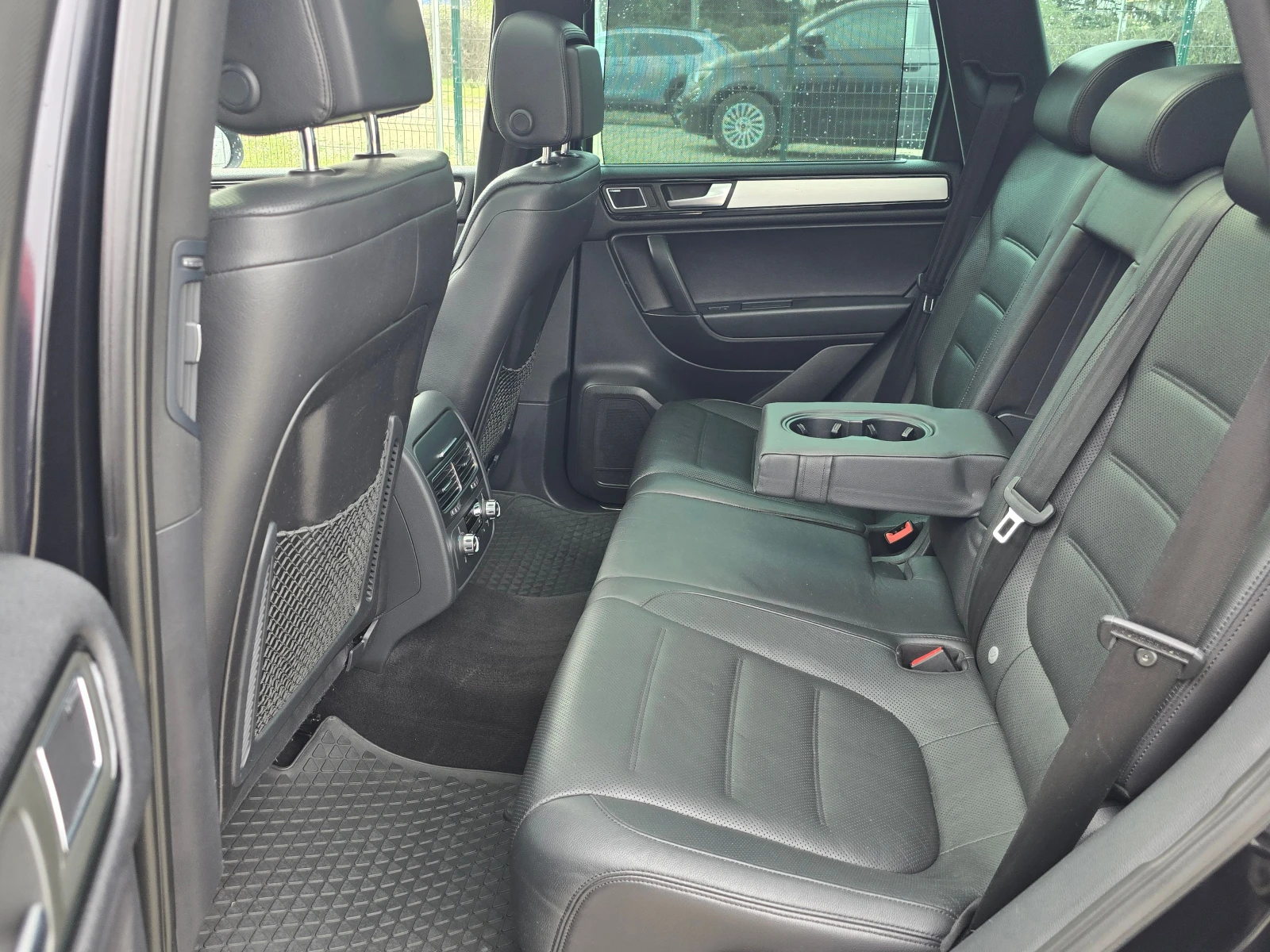 VW Touareg 3.0TDi-v6/4x-motion/Авт./Лизинг, снимка 16 - Автомобили и джипове - 54222974