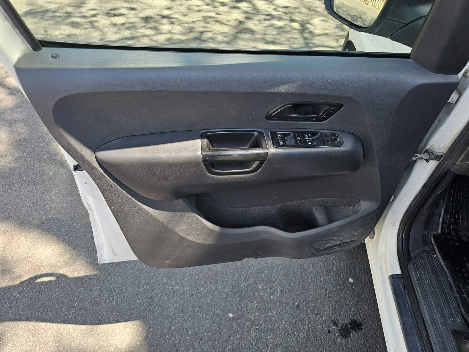 VW Amarok 2.0TDi 4x4, снимка 10 - Автомобили и джипове - 54351331