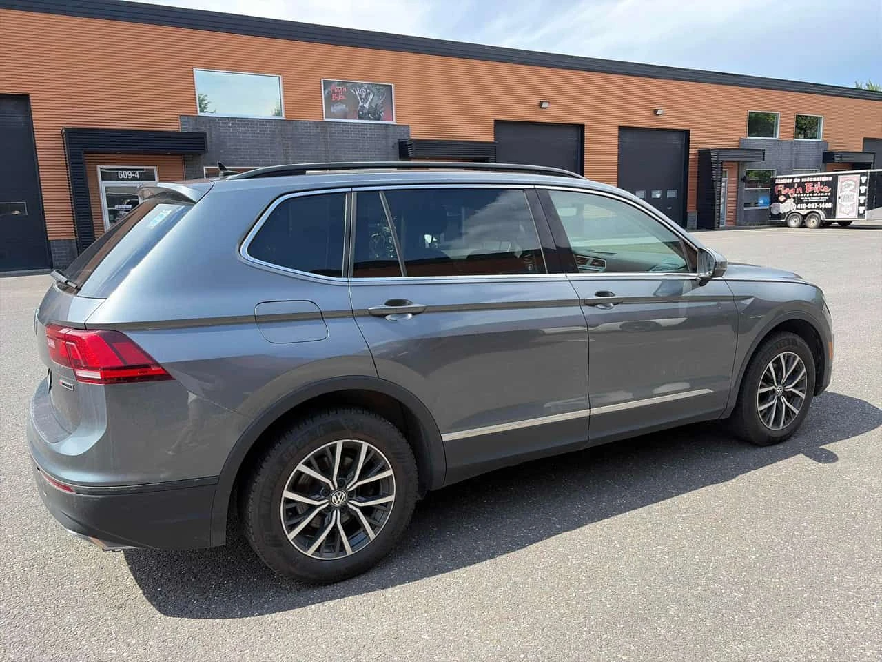 VW Tiguan * Comfortline * АВТОКРЕДИТ БЕЗ ПЪРВОНАЧАЛНА ВНОСКА, снимка 3 - Автомобили и джипове - 55522399