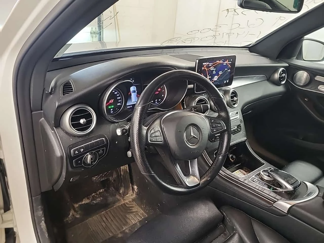 Mercedes-Benz GLC 300  CARFAX /Кожа/Подгрев/ПАНО/Навигация, снимка 10 - Автомобили и джипове - 55590133