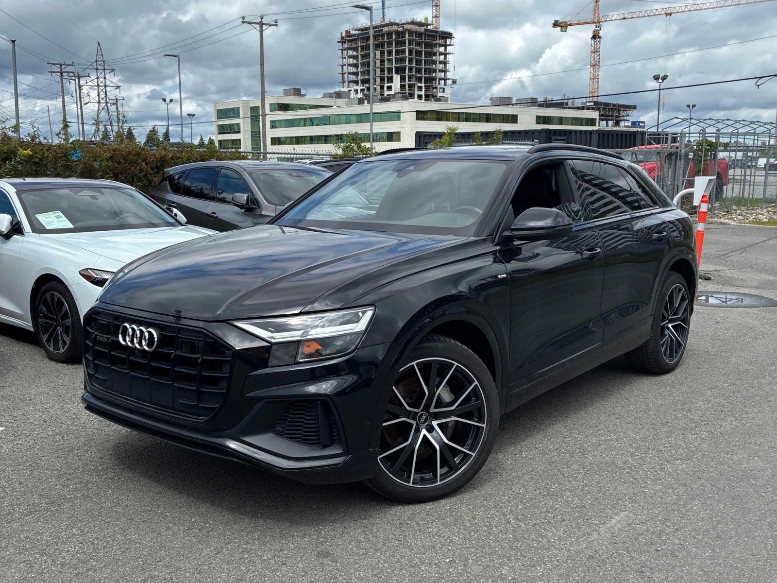 Audi Q8 * Progressiv * CARFAX * ЦЕНА ДО БГ, снимка 16 - Автомобили и джипове - 55872463