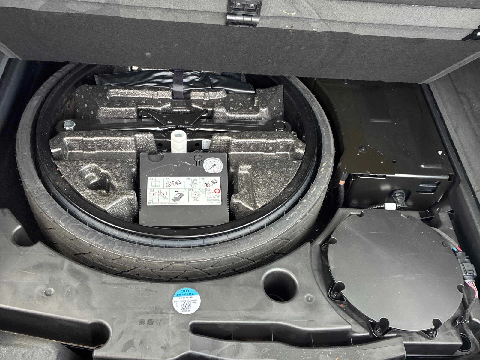 Audi Q8 * Progressiv * CARFAX * ЦЕНА ДО БГ, снимка 12 - Автомобили и джипове - 55872463