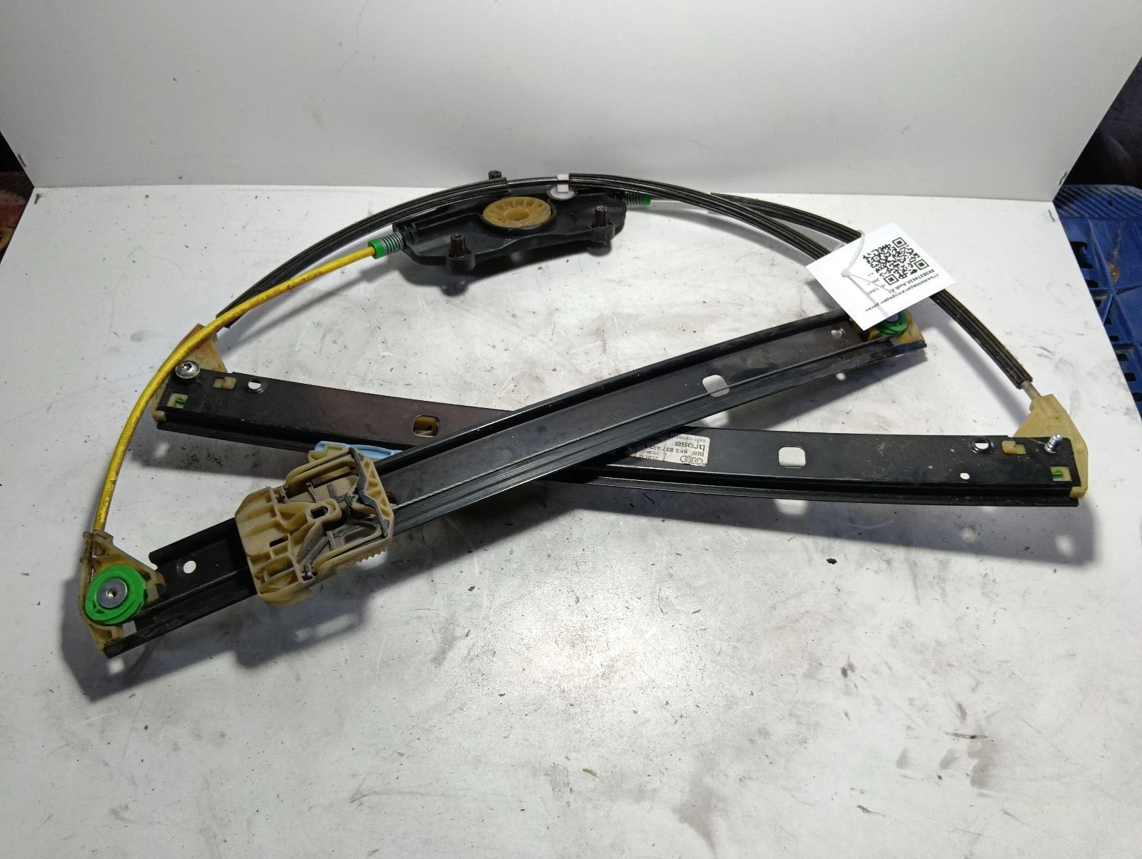 стъклоповдигач преден десен 8K0837462A Audi A4
