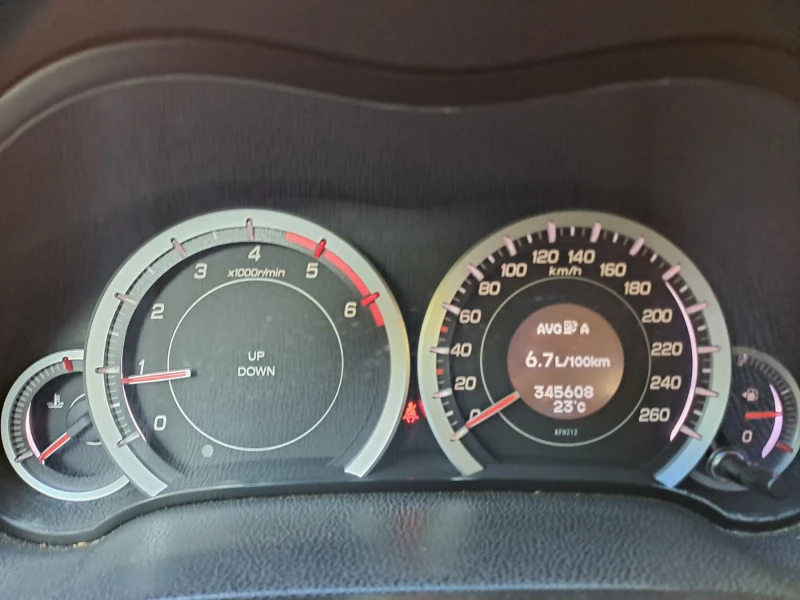 Honda Accord EXECUTIVE 2.2 I-DTEC, снимка 6 - Автомобили и джипове - 51892657