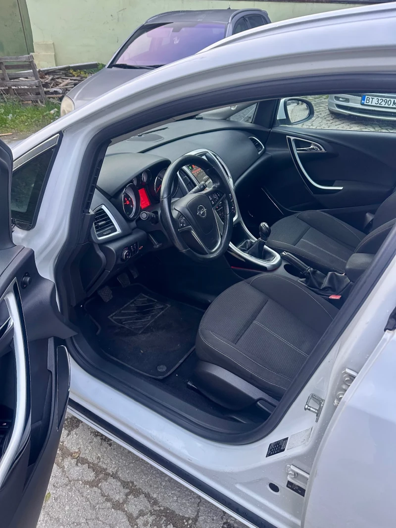 Opel Astra J, снимка 6 - Автомобили и джипове - 52356104