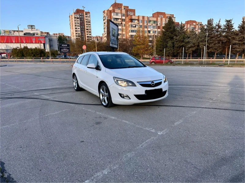 Opel Astra J, снимка 3 - Автомобили и джипове - 52356104