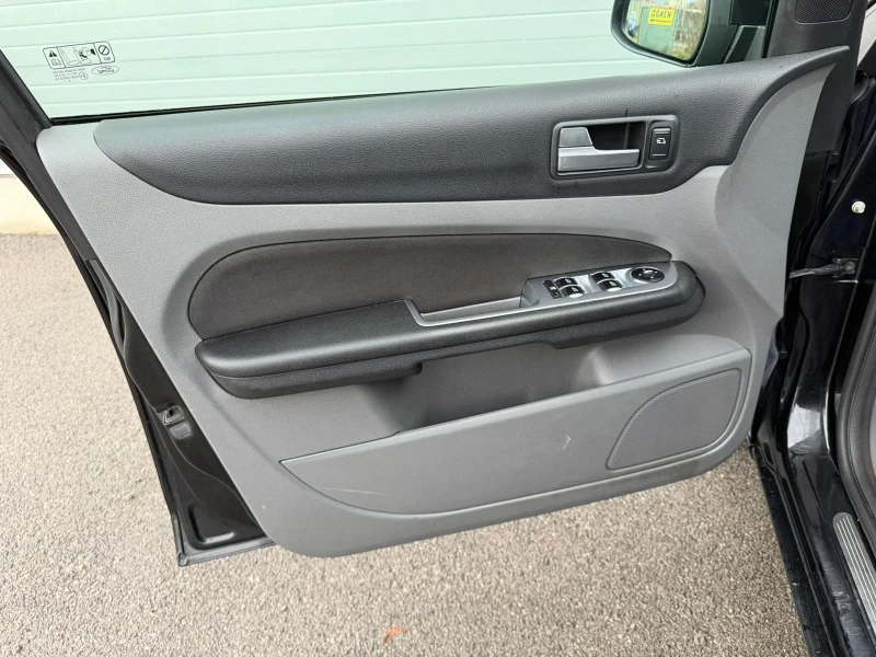 Ford Focus 2.0I KLIMATRONIK ЛИЗИНГ!!!, снимка 12 - Автомобили и джипове - 52495385