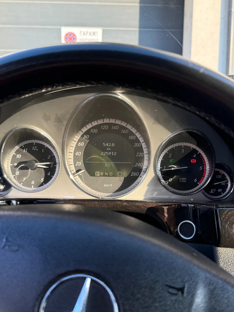 Mercedes-Benz E 220, снимка 11 - Автомобили и джипове - 52794987