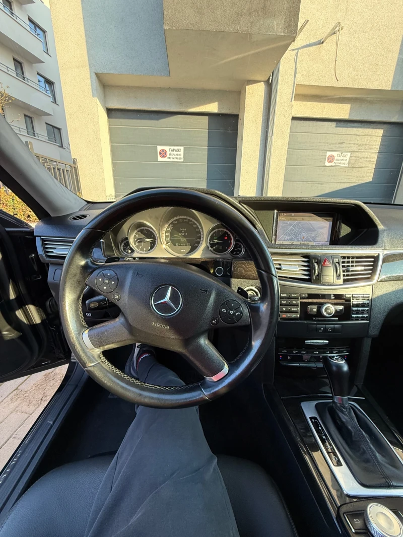 Mercedes-Benz E 220, снимка 9 - Автомобили и джипове - 52794987