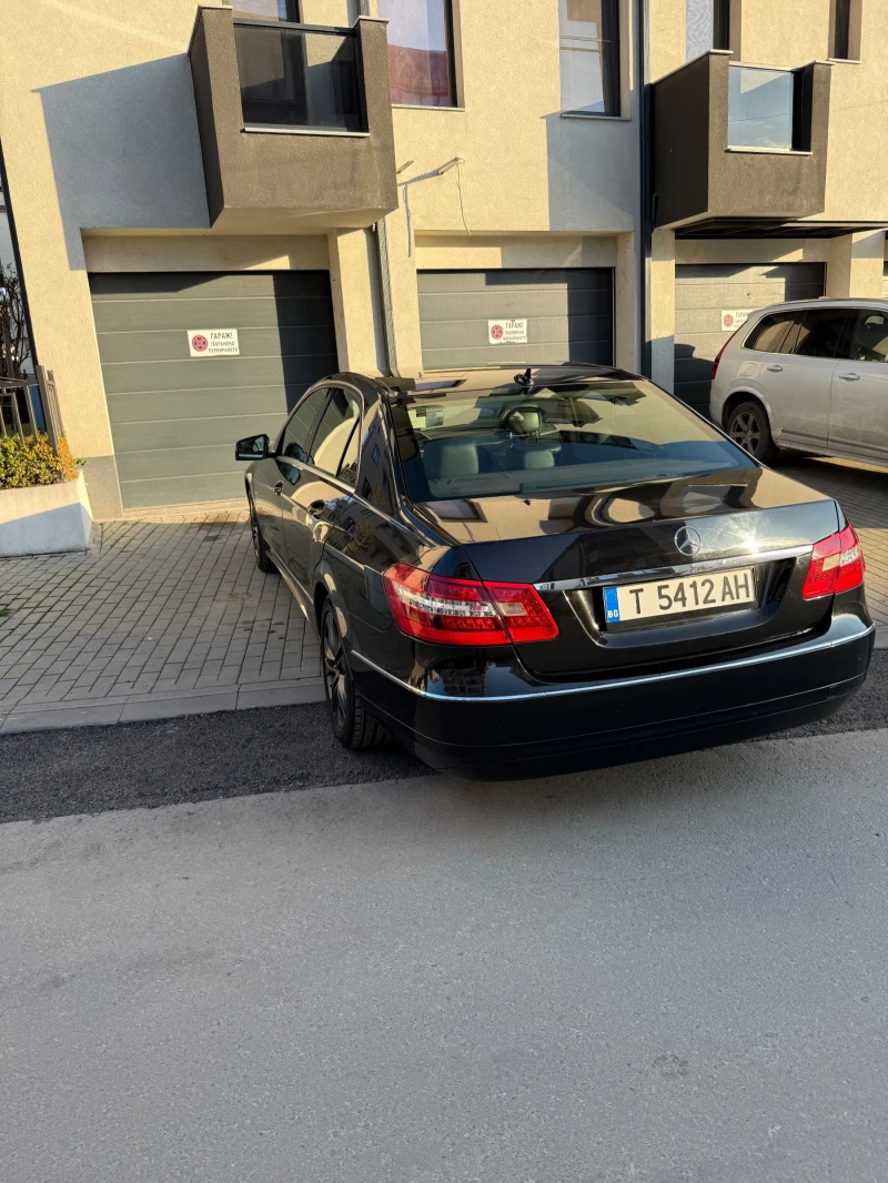 Mercedes-Benz E 220, снимка 4 - Автомобили и джипове - 52794987