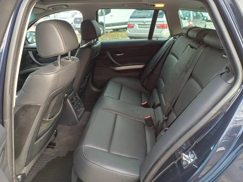 BMW 330 i XDrive Touring, снимка 15 - Автомобили и джипове - 53156344