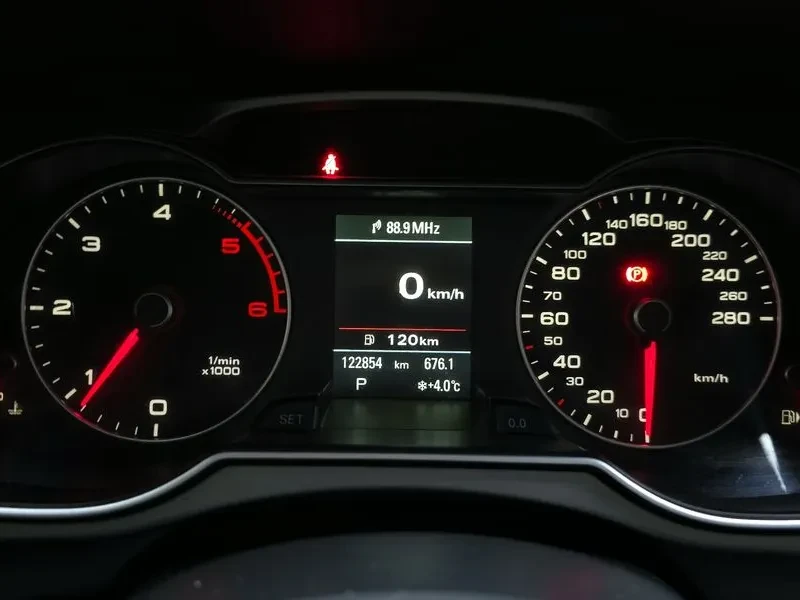 Audi A4 2.0 TDI, снимка 8 - Автомобили и джипове - 54550556