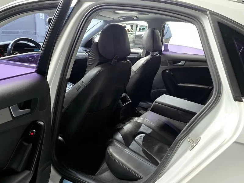 Audi A4 2.0 TDI, снимка 11 - Автомобили и джипове - 54550556