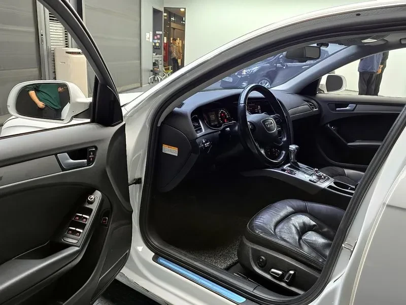 Audi A4 2.0 TDI, снимка 10 - Автомобили и джипове - 54550556