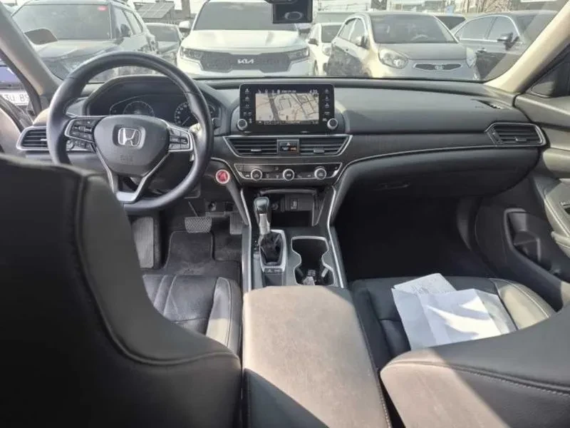Honda Accord 1.5 Turbo, снимка 8 - Автомобили и джипове - 55882581